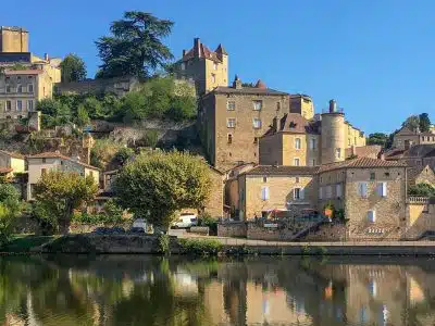 Village touristique Puy l'Evèque dans le lot proche de notre camping