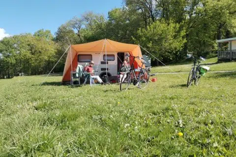 Emplacement tente camping Lot randonneurs vélo